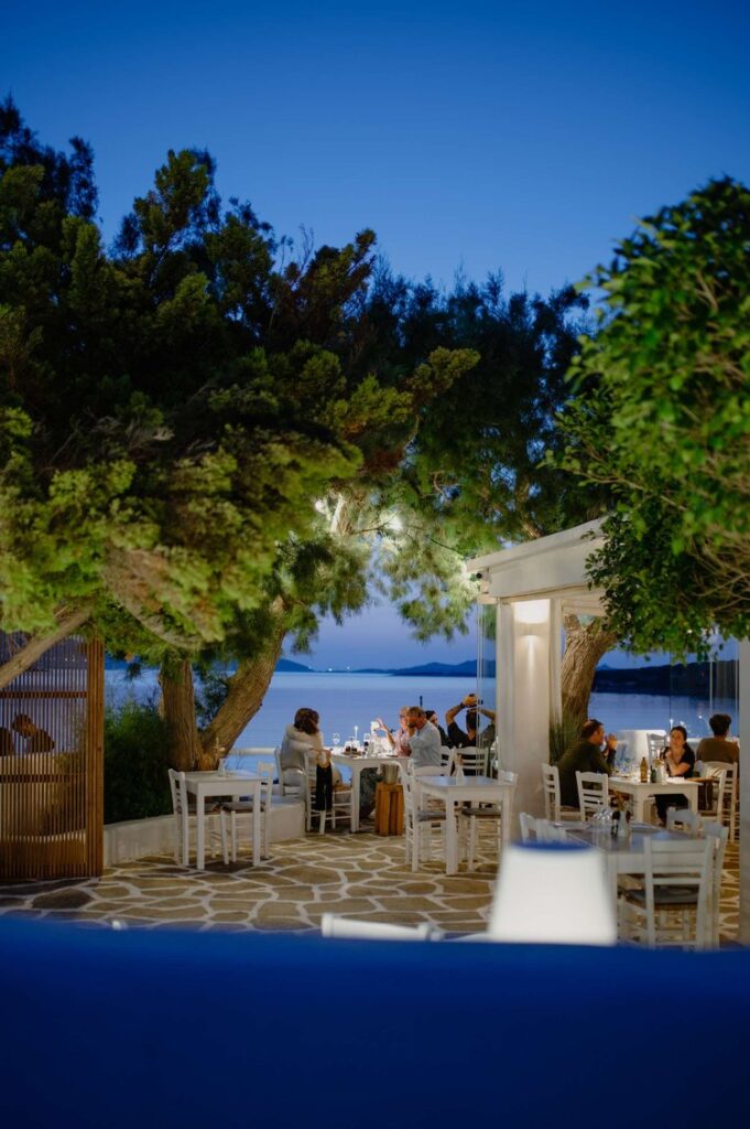 Where to eat in Paros Naousa seaside sunset restaurant